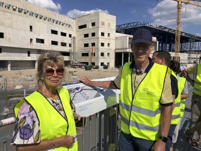 Karin und Jrgen Neipp konnten nach 3 Jahren die Baustelle zum 2. Mal besichtigen und waren vom Baufortschritt und den Baukonzepten beeindruckt.