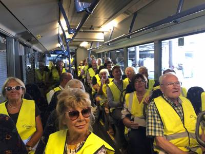 Nach der obligatorischen Sicherheitskontrolle gings im Bus auf die Sdseite zur Terminal 3 Baustelle.