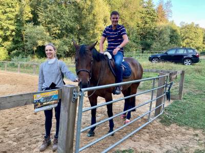 Unser Vorsitzender Max Panhans ergriff die Gelegenheit zum Probesitzen im Sattel.