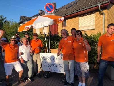 Der 3. Umzug in diesem Jahr war in Malchen am Fr. 2.9. mit einer groen frhlichen Futruppe.