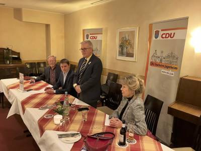 Als profunder Kenner der Ukraine ging er auf die historische Entwicklung ein.