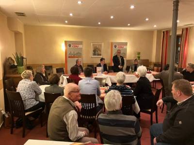 Michael Gahler ist
- auenpolitischer Sprecher der EVP-Fraktion
- Mitglied des Auswrtigen Ausschusses
- Mitglied des Unterausschusses Sicherheit und Verteidigung. 