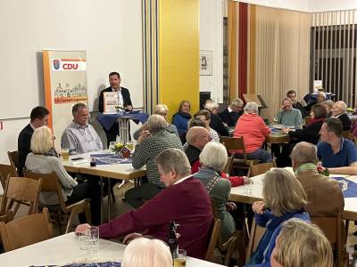 Weiterhin ordnete er die Debatte um den Kommunalhaushalt ein und zeigte sich optimistisch, dass eine gute Lsung bald erreicht werden kann.