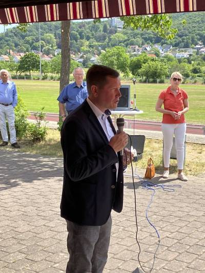 Dabei ging er auf ein paar lokale Topiks ein, u.a. den Baufortschritt beim Forum am Rathaus und dem Feuerwehrsttzpunkt.
