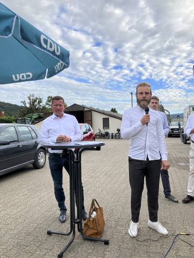 Max Schimmel ging nach seiner persnlichen Vorstellung auf drei Punkte seines Programms ein: Kostenlose Meisterausbildung, Mobilitt fr alle und Landwirtschaft.