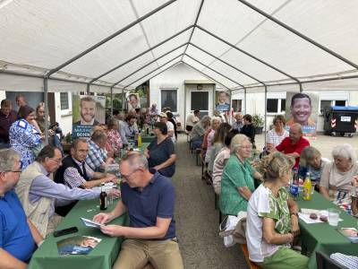 Das Rderhof Team hatte das Treffen bestens vorbereitet. Gegen den Hunger gab es frisch gebratene Bratwrste aus eigener Herstellung.