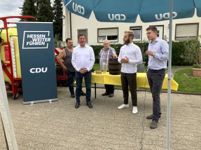 Der Vorsitzende Max Panhans begrte beide Kandidaten und ca. 70 Gste.