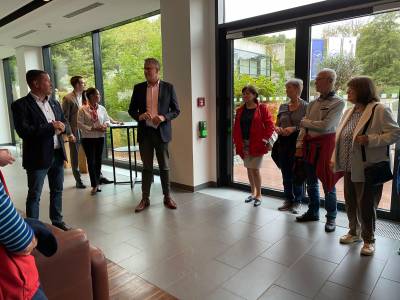 Die erste Brgertour des Jahres fhrte ins Lufthansa Conference Zentrum oberhalb Seeheims zu einer Besichtigung. Geschftsfhrer Dirk Schwarze nahm die Gruppe von 40 Personen in Empfang und gab einen berblick ber den Betrieb und das Angebot. 