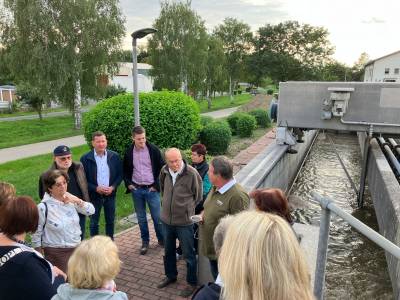 Weiter geht es mit der biologischen Reinigung. Rund 70% des ankommenden Schmutzwassers stammt aus unserer Gemeinde, etwa 300 Liter in jeder Sekunde!