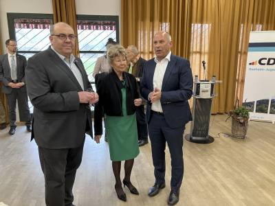 Roman Poleck im Gesprch mit dem 1. Beigeordneten Thomas Fischbach.