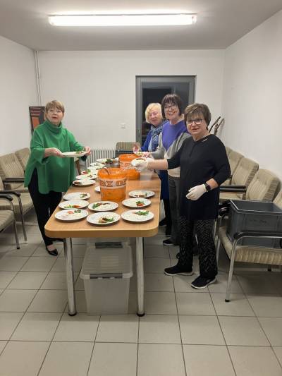 Die Helferinnen bei der Vorbereitung: Heike Plate, Marianne Bimczok, Dr. Astrid Wiemann, Brigitte Raff.
