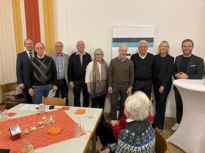 Julia Sydow konnte dann noch 6 verdiente Mitglieder fr langjhrige Untersttzung ehren. Vlnr: Heiko Merz (60J.),Dr. Rudolf Bimczok (10J+ im Vorstand), Bernd Wilhelm (40J.), Christine Bungert (40 J.), Jrg P. Dietzel (25 J.), Wolfgang Frotscher (50 J.)