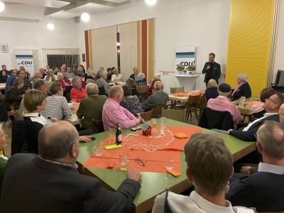 Unser neuer Landtagsabgeordneter Max Schimmel nutzte die Gelegenheit von seinem Start im Landtag zu berichten.