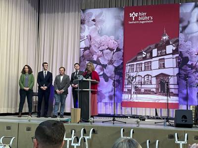 Fr alle vier Fraktionsvorsitzenden bedankte sich Bruer bei A. Kreissl.