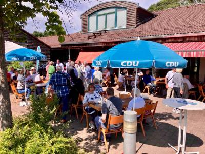 Im Anschluss wurde das Buffet erffnet.