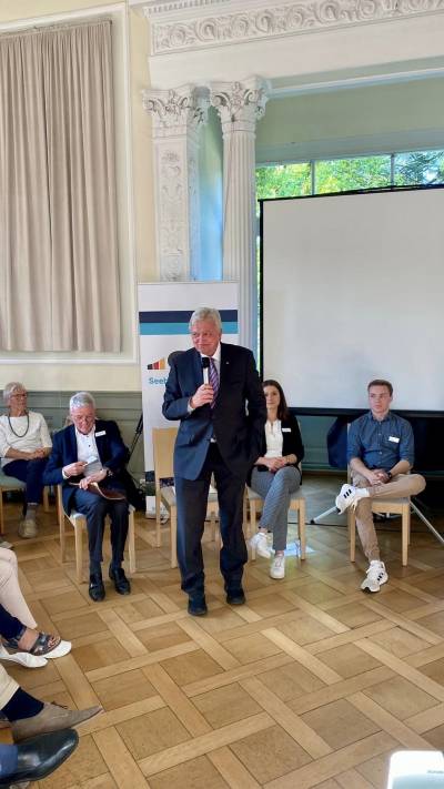 Volker Bouffier hielt zu Beginn einen beeindruckenden Vortag ber die Geschichte des Grundgesetzes und dessen Einfluss auf die Entwicklung Deutschlands.