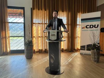 ?Deutschland brauchst zuknftig wieder eine tatkrftige Regierung, die fr Sicherheit statt Streit und Kurs statt Chaos steht?, so unser Parteichef Max Panhans in seiner Rede.