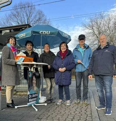 ber 5 Wochen waren wir samstags an Infostnden prsent, hier in Seeheim mit unserer Bundestagskandidatin Dr. Astrid Mannes.