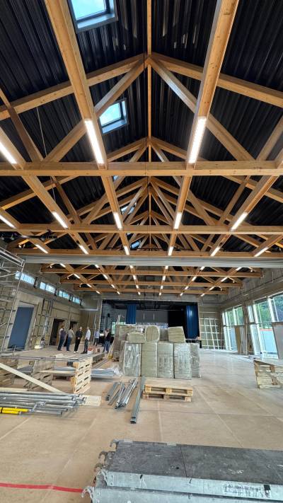 Das Herzstck der neuen Anlage: die Mehrzweckhalle! Hier wird spter krftig Sport betrieben, geprobt und gewhlt!