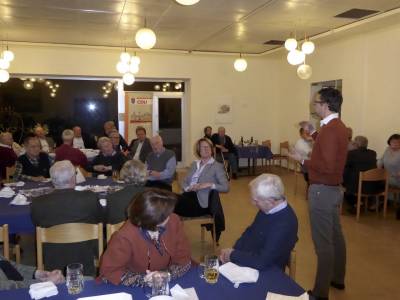 Der Vorsitzende David Grimme freute sich neben den vielen Besuchern auch Karin Wolff, MdL, Brgermeister Olaf Khn und das Kreisauschumitglied Marco Hesser begren zu knnen.