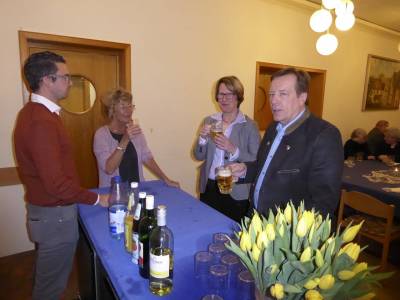 Viele politische Diskussionen rundeten den Abend ab; hier auch bei D. Grimme, K. Neipp, K. Wolff und O. Khn.