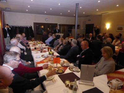 Als Sprecherin des Brgermeisterfindungsausschu erluterte Karin Neipp zunchst warum Alexander Kreissl vorgeschlagen wurde.