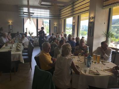 Frs leibliche Wohl war bestens gesorgt bei einem schnen Ausblick auf den Neckar.