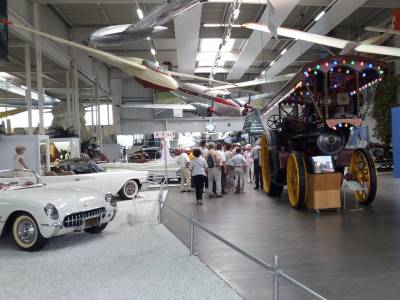 Dampfmaschinen, Traktoren, Amischlitten fehlen natrlich nicht.