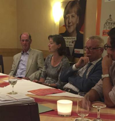 Bundestagskandidatin Dr. Astrid Mannes verdeutlichte ihre Ziele als MdB, insbesondere den engen Kontakt zum Wahlkreis.