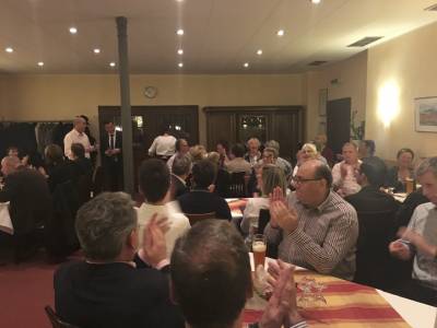 Viel Beifall im vollen Saal fr Kreissl.