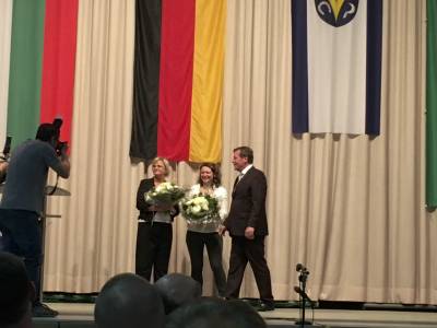 Olaf Khn bedankte sich bei seinen Vorzimmerdamen Ulrike Ross und Anke Sigmund fr lange, treue Dienste.