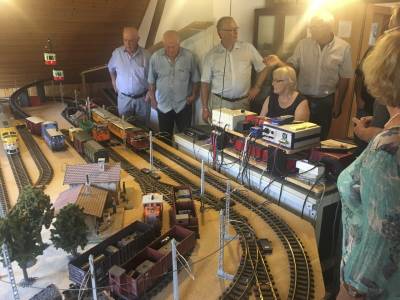 Auf einer kleinen Versuchstrecke konnten viele Effekte gut dmonstriert werden.