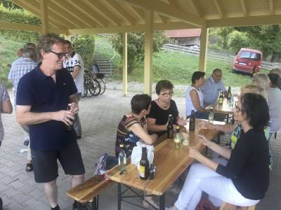 Beim gemhtlichen Ausklang im Hof wurden noch viele interessante Gesprche gefhrt.