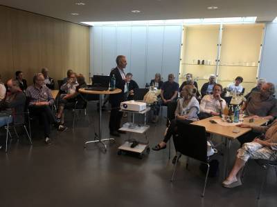 In einem Informationsgesprch wurden die Aufgaben erlutert. Frhzeitiger Einfluss auf die Gesetzgebung ist ein wichtiger Aspekt.