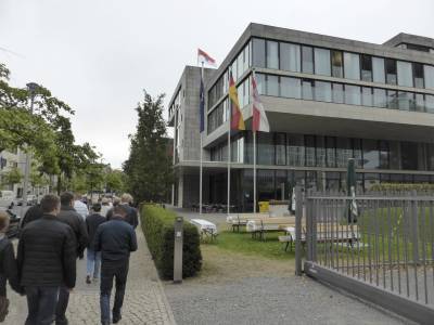 Diese liegt sdlich des Brandenburger Tors an den Ministergrten.