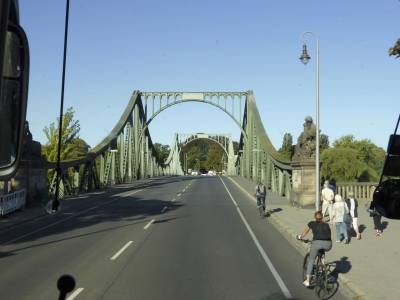 ber die Glienicker Brcke erreichten wir Potsdam.