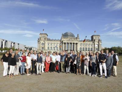 Auf dem Rckweg zum Reichstag und Brandenburger Tor ergab sich dieses schne Gruppenfoto.