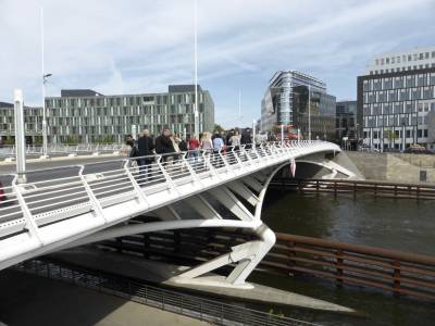 Zur Mittagspause ging es ber die Spree ins Haus der Bundespressekonferenz.