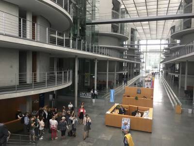 Dies ist nur eines von mehreren Abgeordnetenhuser.