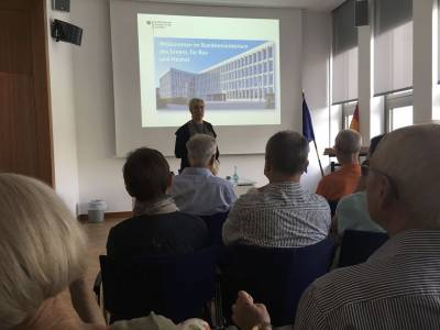 Das umfangreiche Aufgabenfeld des Ministeriums und die Sicherheitsstruktur Deutschlands wurde uns detailliert erlutert.