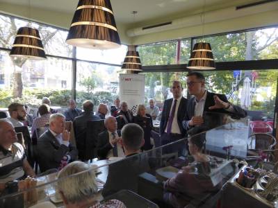 Linnemann verdeutlichte am Beispiel der Digitalisierung, die immer schneller werdende technische Entwicklung, von der sich viele abgehngt fhlen.