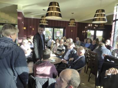 Max Panhans konnte im Vis a Vis zahlreiche Gste begren.