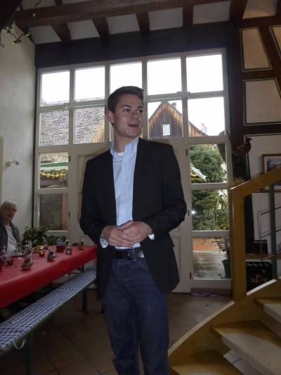 Der Vorsitzende Max Panhans freute sich, dass trotz des schlechten Wetters viele Gste den Adventsbrunch kennen lernen wollten.