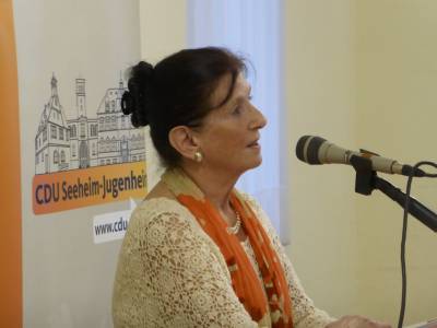 Angelika Froede bedankte sich fr die Ehrung in diesem gelungenen Rahmen.