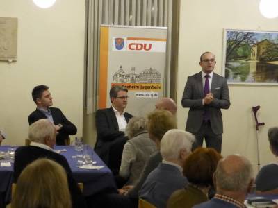 Der Vorsitzende der CDU-Kreistagsfraktion Lutz Khler bedankte sich nochmal fr die Untersttzung im Landtagswahlkampf und berichtete aus dem Kreistag.