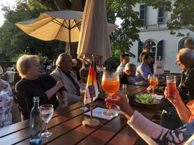 Perfekte Stimmung beim schnen Ambiente auf der Balustrade.