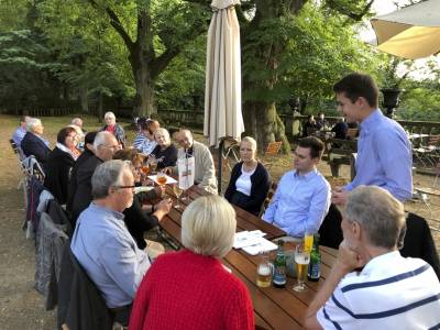 Der Vositzende Max Panhans begrte mit einer kurzen Einfhrung.