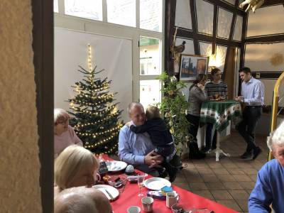 In weihnachtlicher Stimmung ergaben sich zahlreiche interessante Gesprche.