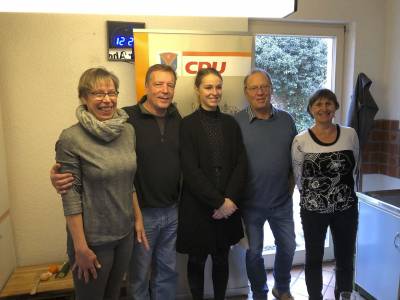 Unser Organisationsteam hatte wieder ein ausgezeichnetes Buffet erstellt. Vlnr: Britta Hoffner, Olaf Khn, Lea und Gnter Hoffner, Petra Khn. Herzlichen Dank!