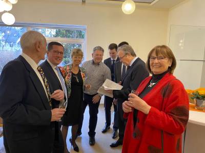 Ein letzter Toast auf ein gutes neues Jahr.